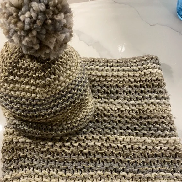 Steve Madden hat & scarf - Picture 2 of 4